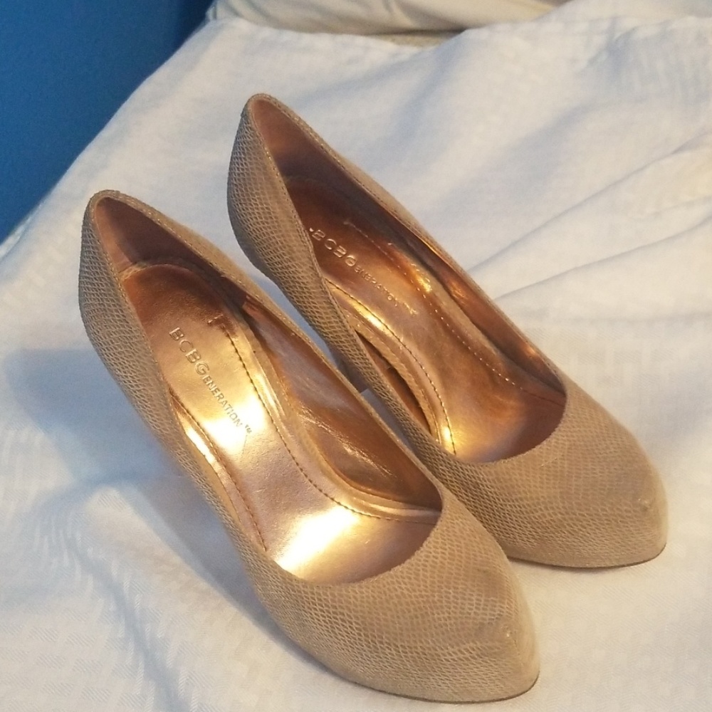 BCBGeneration nude pumps